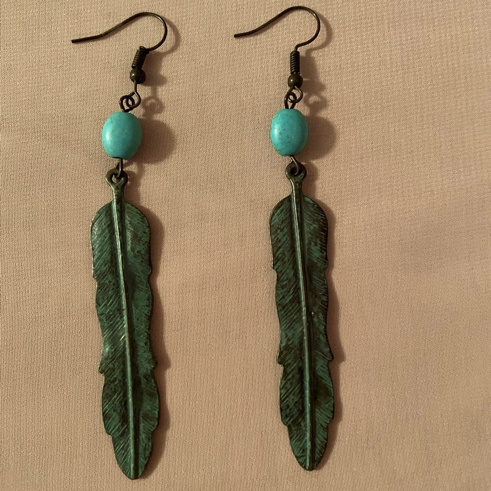 Earrings: Feather shaped
